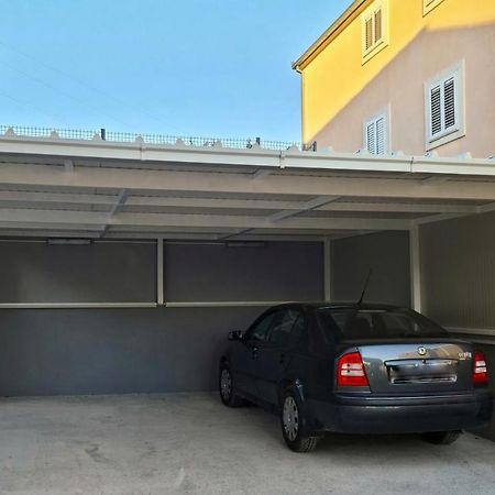 Apartamento Apartman Nela Kaštel Sućurac Exterior foto