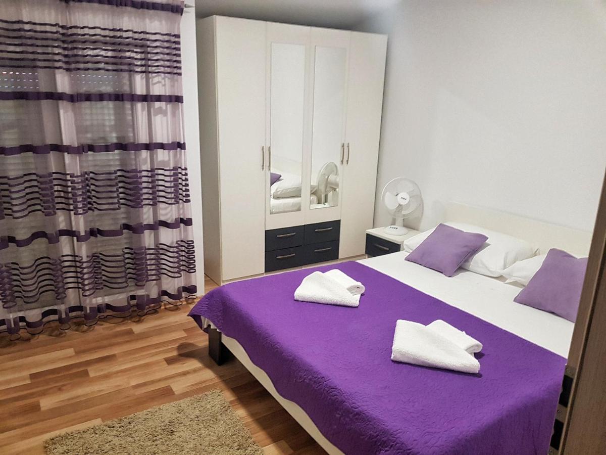 Apartamento Apartman Nela Kaštel Sućurac Exterior foto