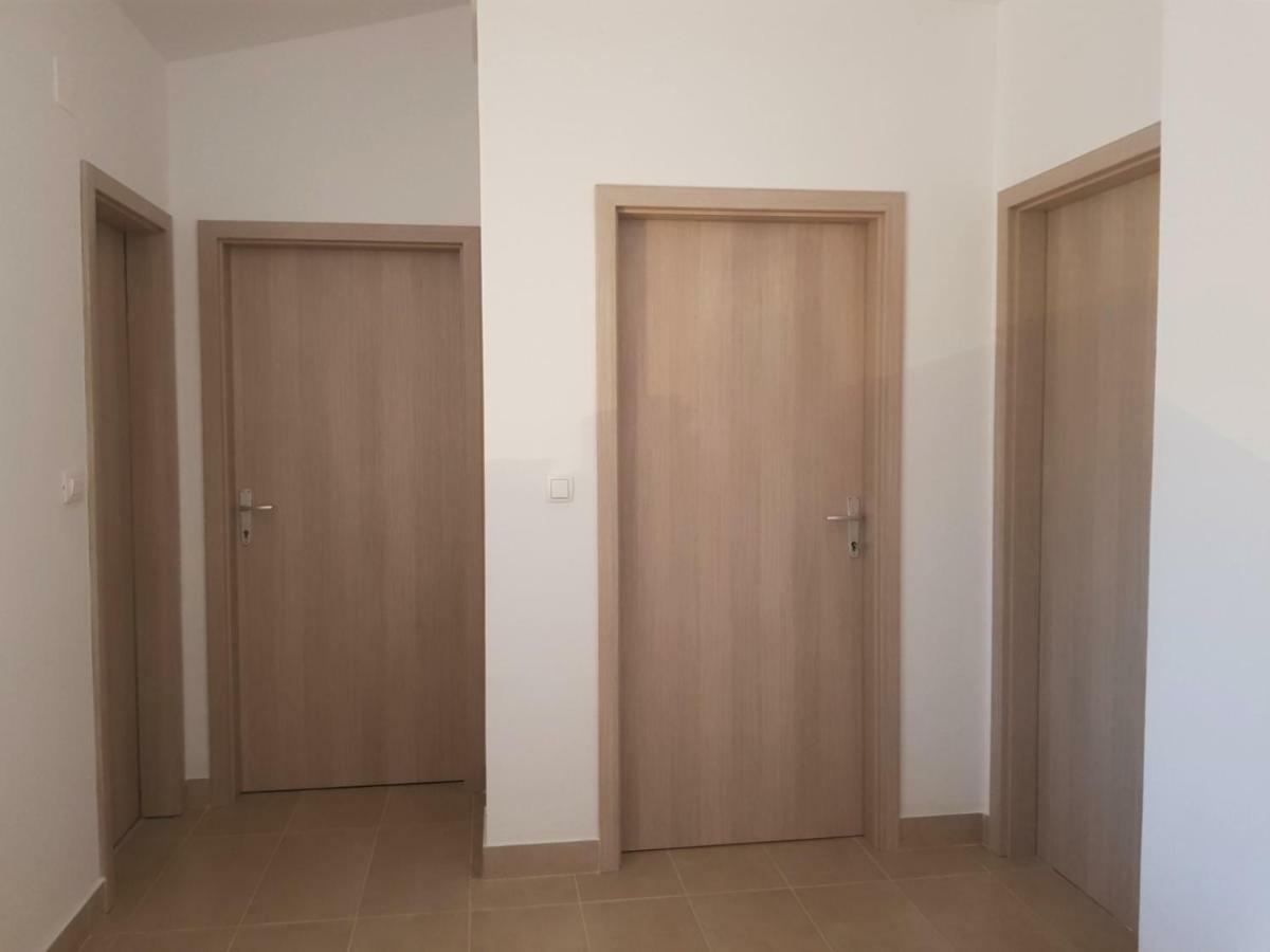 Apartamento Apartman Nela Kaštel Sućurac Exterior foto