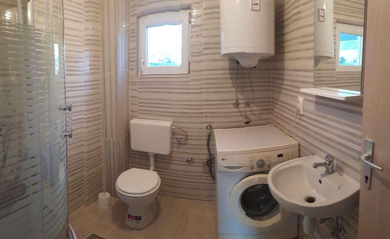 Apartamento Apartman Nela Kaštel Sućurac Exterior foto